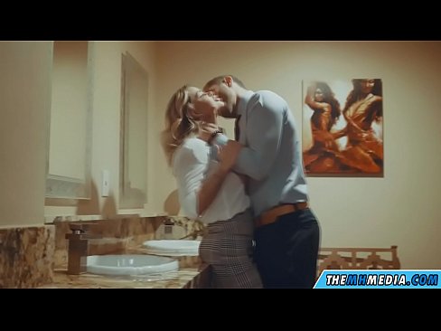 ❤️ وقتی یک بلوند بی تنه شما را در یک دستشویی عمومی اغوا می کند ❤️❌ فقط پورنو در پورنو fa.porn-milf300.ru ❌️❤